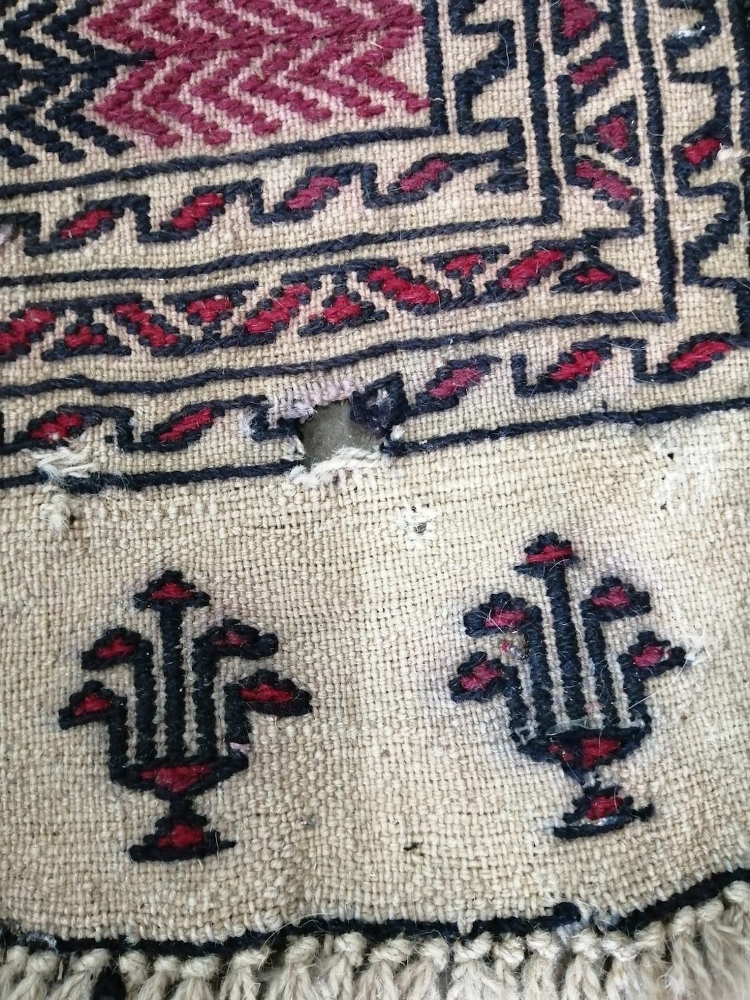 A flat weave rug, 180 x 110cm